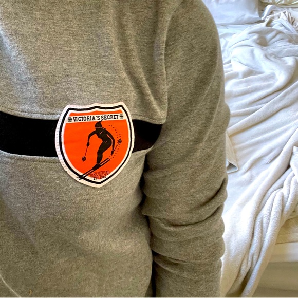 VICTORIAS SECRET SKI SWEATSHIRT - Picture 3 of 6
